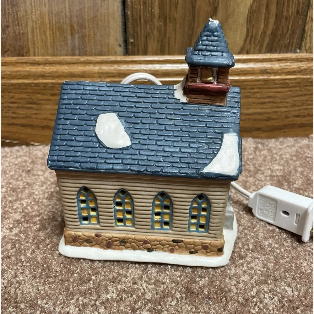 Dickens Collectables Village Sugar Creek County Porcelain House Light‎ Up Church